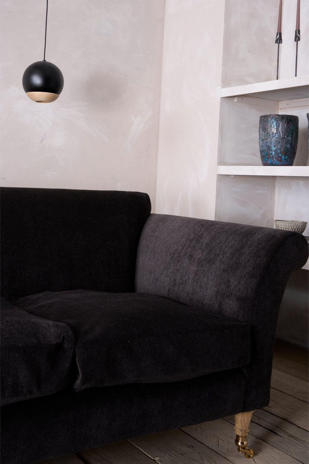 https://a.1stdibscdn.com/the-roskrow-sofa-for-sale-picture-7/f_68092/f_404216221719852533423/7_TRIALBEDROOM6132_master.jpeg