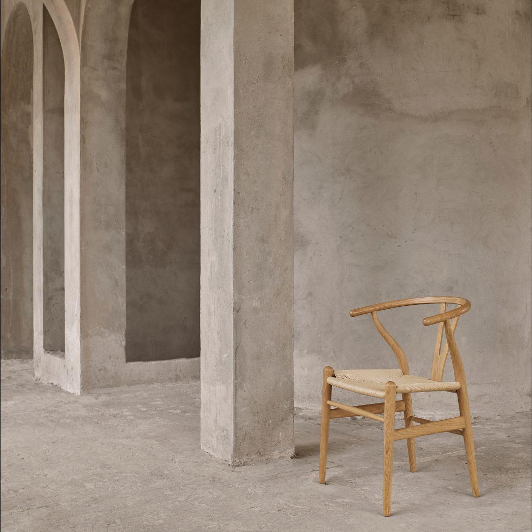 https://a.1stdibscdn.com/hans-j-wegner-ch24-wishbone-chair-in-oak-and-oil-for-carl-hansen-son-for-sale-picture-2/f_14472/f_316705521670637257179/7_master.jpg
