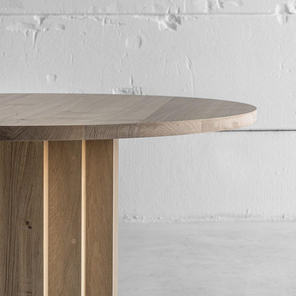 https://a.1stdibscdn.com/solid-oak-dining-table-with-sculptural-base-handmade-in-belgium-for-sale-picture-4/f_98092/f_397679621715953812096/7_master.jpg