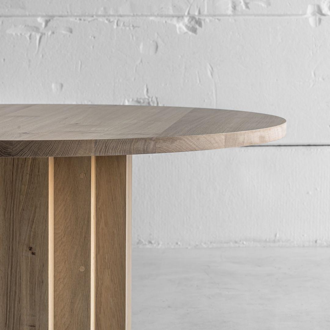 https://a.1stdibscdn.com/solid-oak-dining-table-with-sculptural-base-handmade-in-belgium-for-sale-picture-4/f_98092/f_397679621715953812096/7_master.jpg
