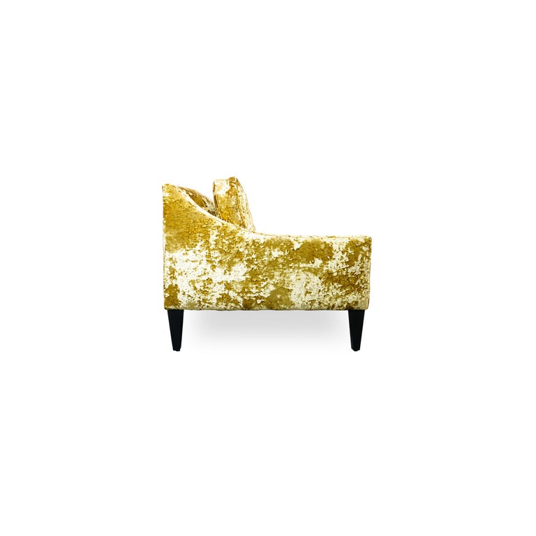 https://a.1stdibscdn.com/customizable-classic-sofa-with-crushed-velvet-and-shaped-back-pillows-for-sale-picture-7/f_21233/f_266271721640038096739/7_master.jpg?width=768