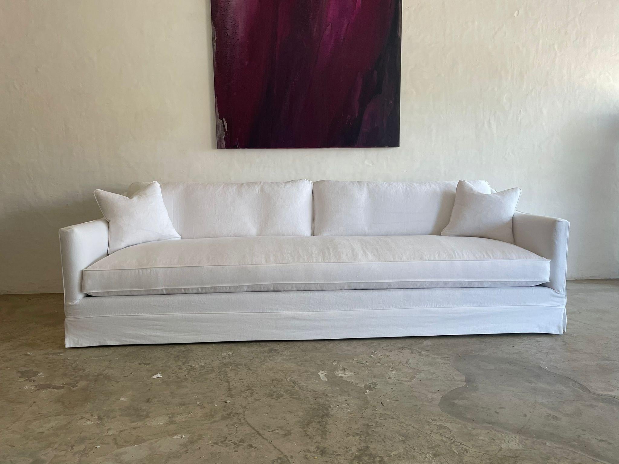 https://a.1stdibscdn.com/the-montauk-bespoke-handmade-belgian-linen-sofa-for-sale-picture-4/f_25473/f_293305621656418523329/7e1b4f12_1fd9_4e91_b152_d3559edbb4e3_master.JPG