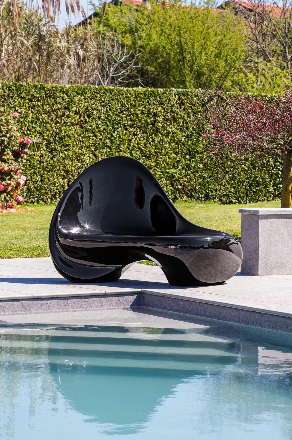 https://a.1stdibscdn.com/serralunga-ripple-sofa-glossy-black-lacquered-design-zaha-hadid-architects-for-sale-picture-4/f_105752/f_492543321773690820545/8015560639982_02_PNrcKv_copia_master.jpg