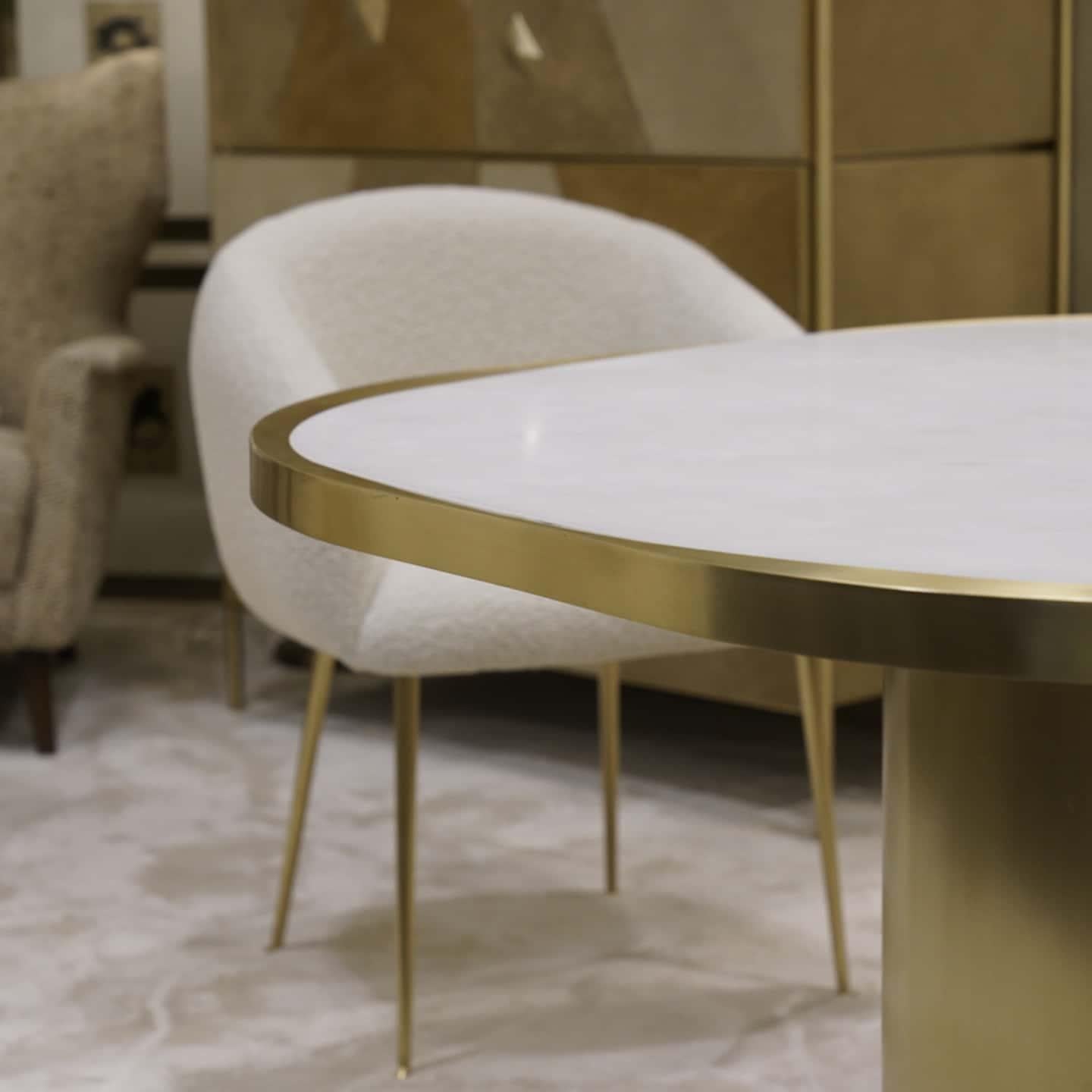 https://a.1stdibscdn.com/set-of-2-upholstered-dining-chairs-with-tapered-legs-in-brass-for-sale-picture-5/f_27693/f_379471021705582738649/83650449_605555023537267_6156025304516132864_n_master.jpg