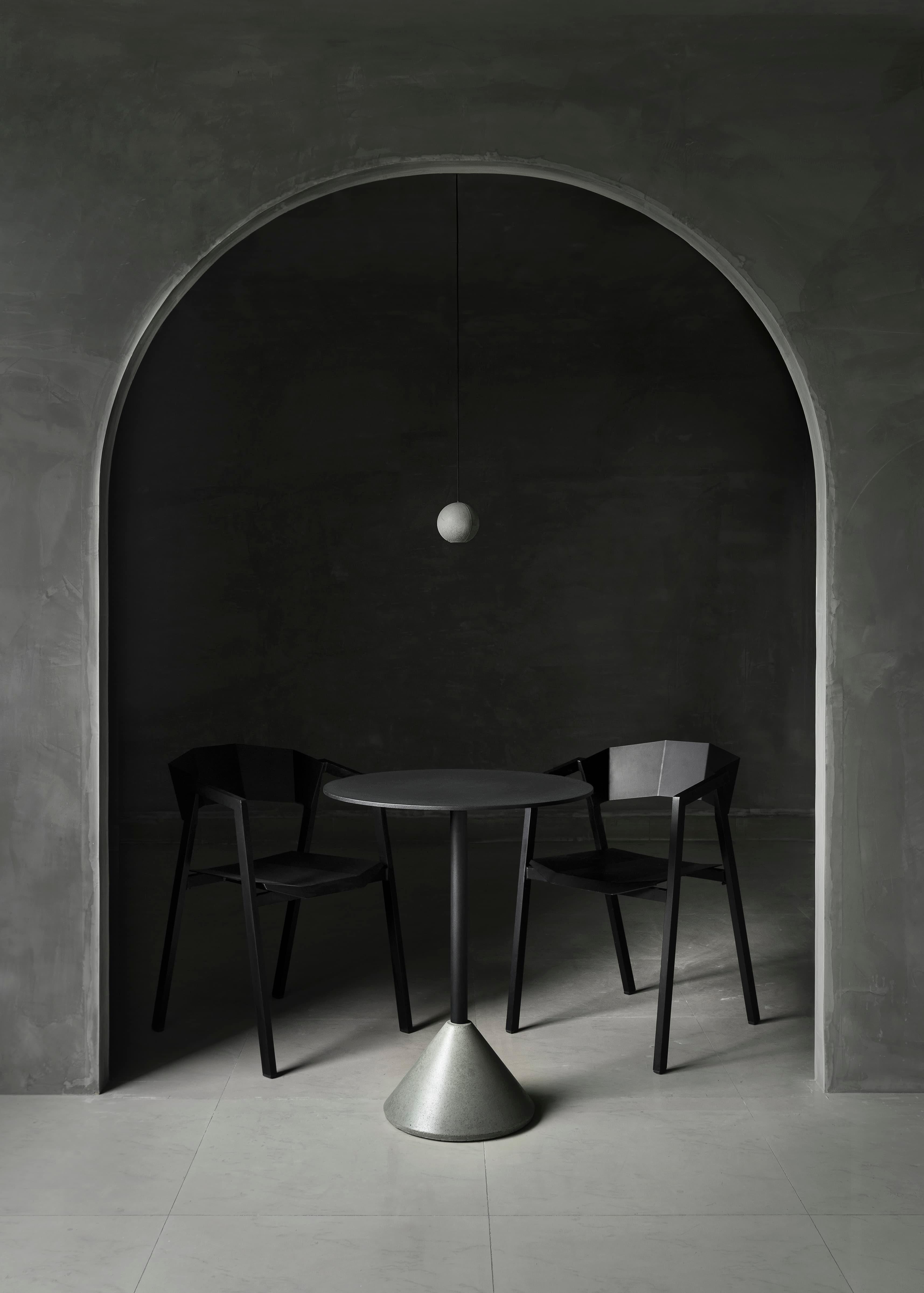 https://a.1stdibscdn.com/round-dining-table-ding-made-of-concrete-and-aluminum-white-for-sale-picture-2/f_31233/f_170324821574771309766/83dc18e1d9d7824fe32be7be9377faf3_master.jpg