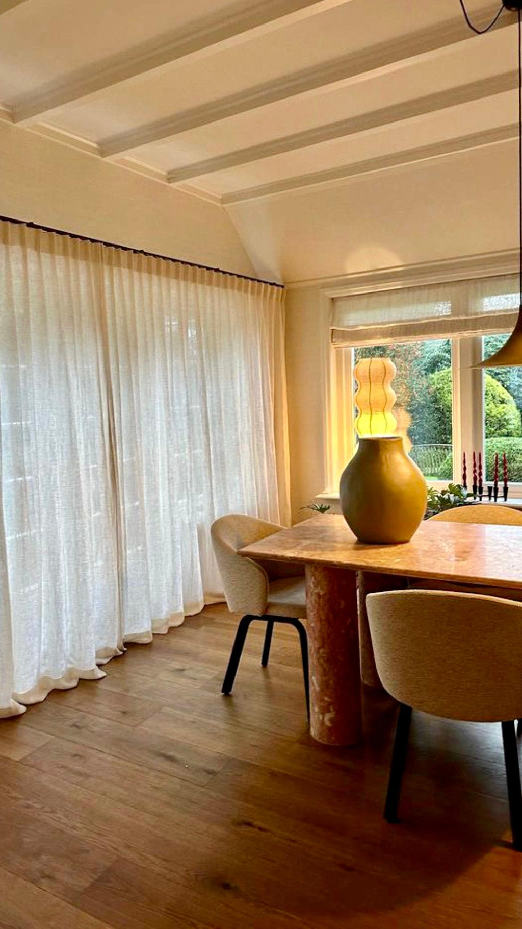 https://a.1stdibscdn.com/large-bellini-style-rectangle-dining-table-in-portuguese-travertine-for-sale-picture-7/f_80522/f_437188421740043115415/84080529_95B5_4A15_A74B_4EF441BCB0BC_master.jpg