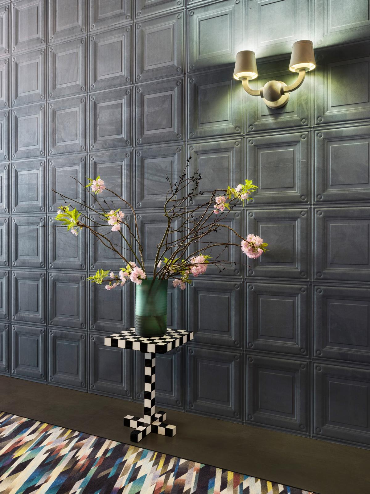 https://a.1stdibscdn.com/moooi-chess-table-in-lacquered-wood-with-steel-frame-mdf-by-front-for-sale-picture-10/22569652/f_268019321641540458675/8718282338033_10_master.jpg