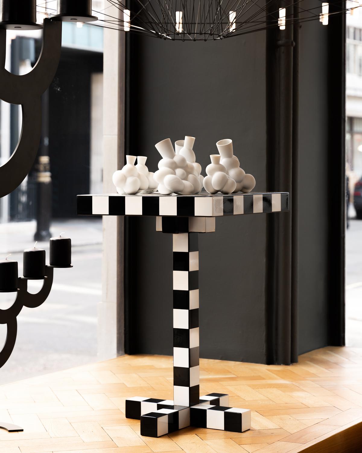 https://a.1stdibscdn.com/moooi-chess-table-in-lacquered-wood-with-steel-frame-mdf-by-front-for-sale-picture-9/22569652/f_268019321641540454556/8718282338033_9_master.jpg