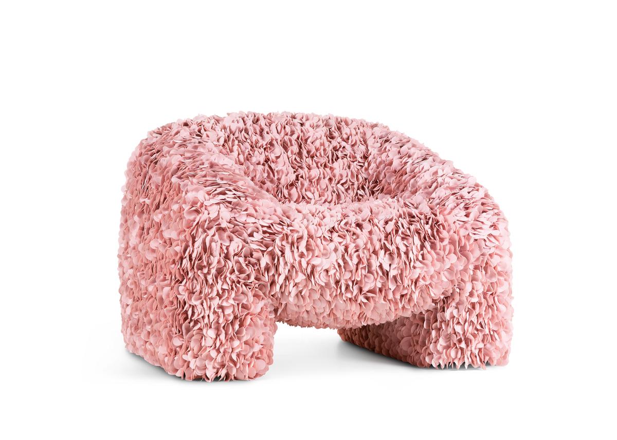 https://a.1stdibscdn.com/moooi-hortensia-armchair-in-petal-pink-upholstery-for-sale-picture-3/22569652/f_271106321643361535081/8718282359205_3_master.jpg