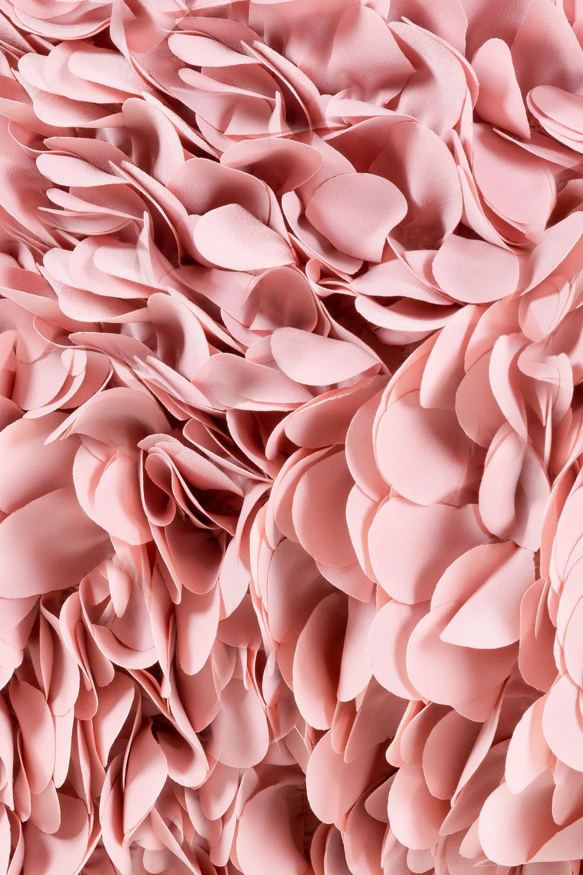 https://a.1stdibscdn.com/moooi-hortensia-armchair-in-petal-pink-upholstery-for-sale-picture-9/22569652/f_271106321643361579522/8718282359205_9_master.jpg