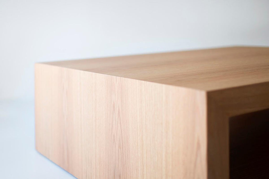 https://a.1stdibscdn.com/bertu-coffee-table-cove-oak-coffee-table-white-oak-for-sale-picture-7/f_9720/f_473775721762275519878/88292803_Oak_Coffee_Table_75657988_master.jpeg