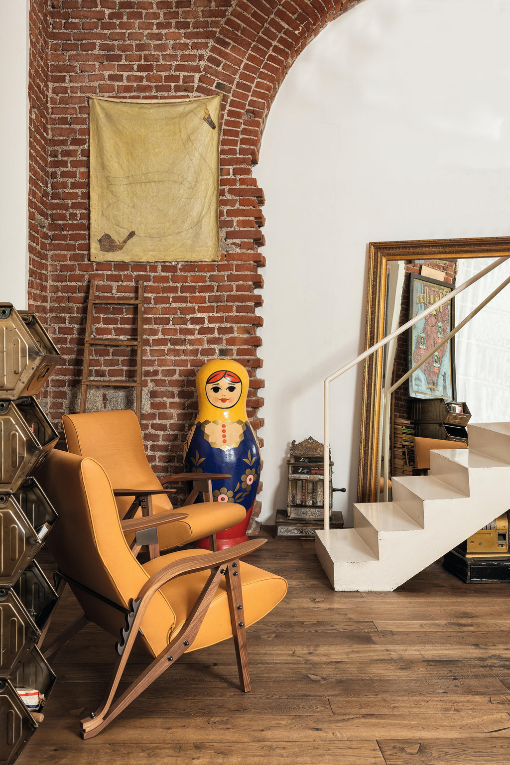 https://a.1stdibscdn.com/zanotta-gilda-cm-armchair-in-blue-upholstery-with-canaletto-walnut-frame-for-sale-picture-7/22569652/f_288370721653633789799/888CM_1IG01_Extra0414_noce_1__master.jpg