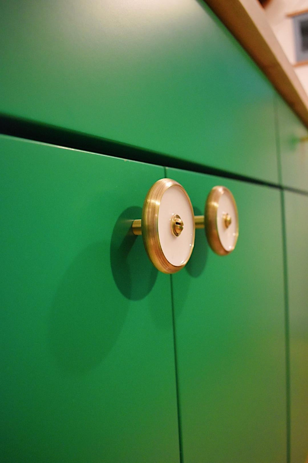https://a.1stdibscdn.com/cabinet-drawer-pulls-by-daughter-mfg-for-sale-picture-5/f_90532/f_393465521713556410794/8BD4026F_C435_42EE_9D4C_3EB975169916_master.jpeg