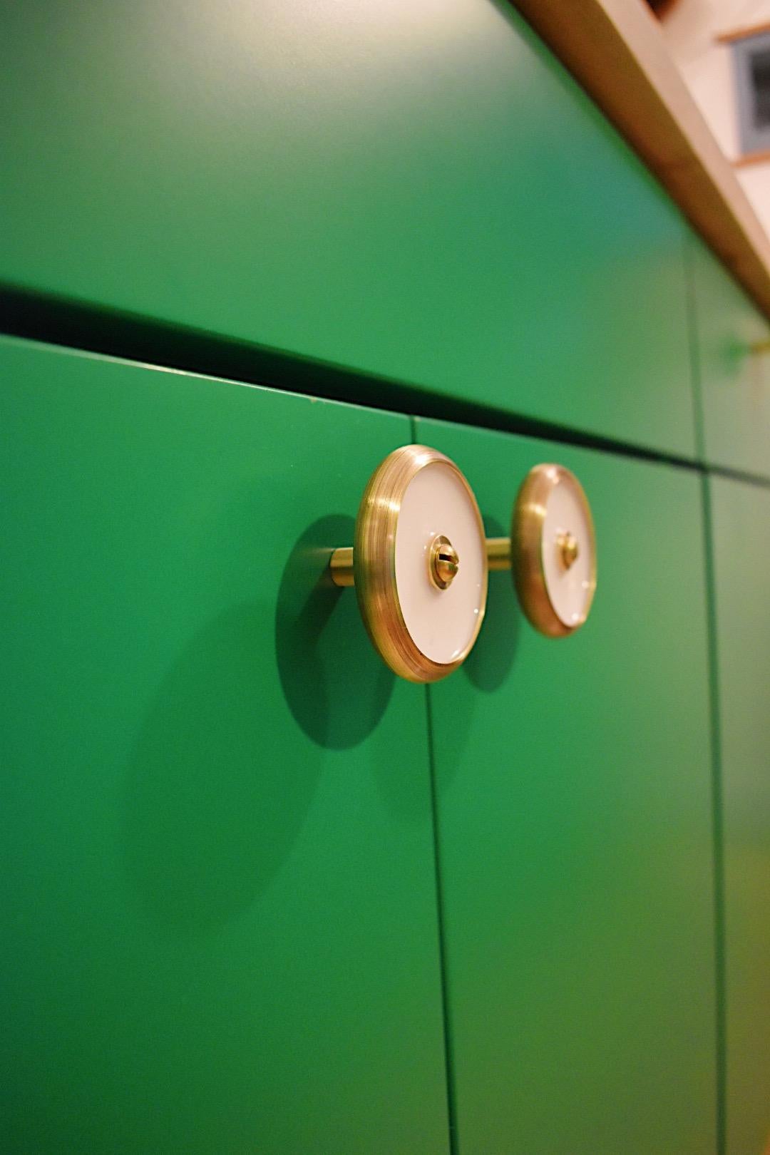 https://a.1stdibscdn.com/cabinet-drawer-pulls-by-daughter-mfg-for-sale-picture-5/f_90532/f_393465521713556410794/8BD4026F_C435_42EE_9D4C_3EB975169916_master.jpeg