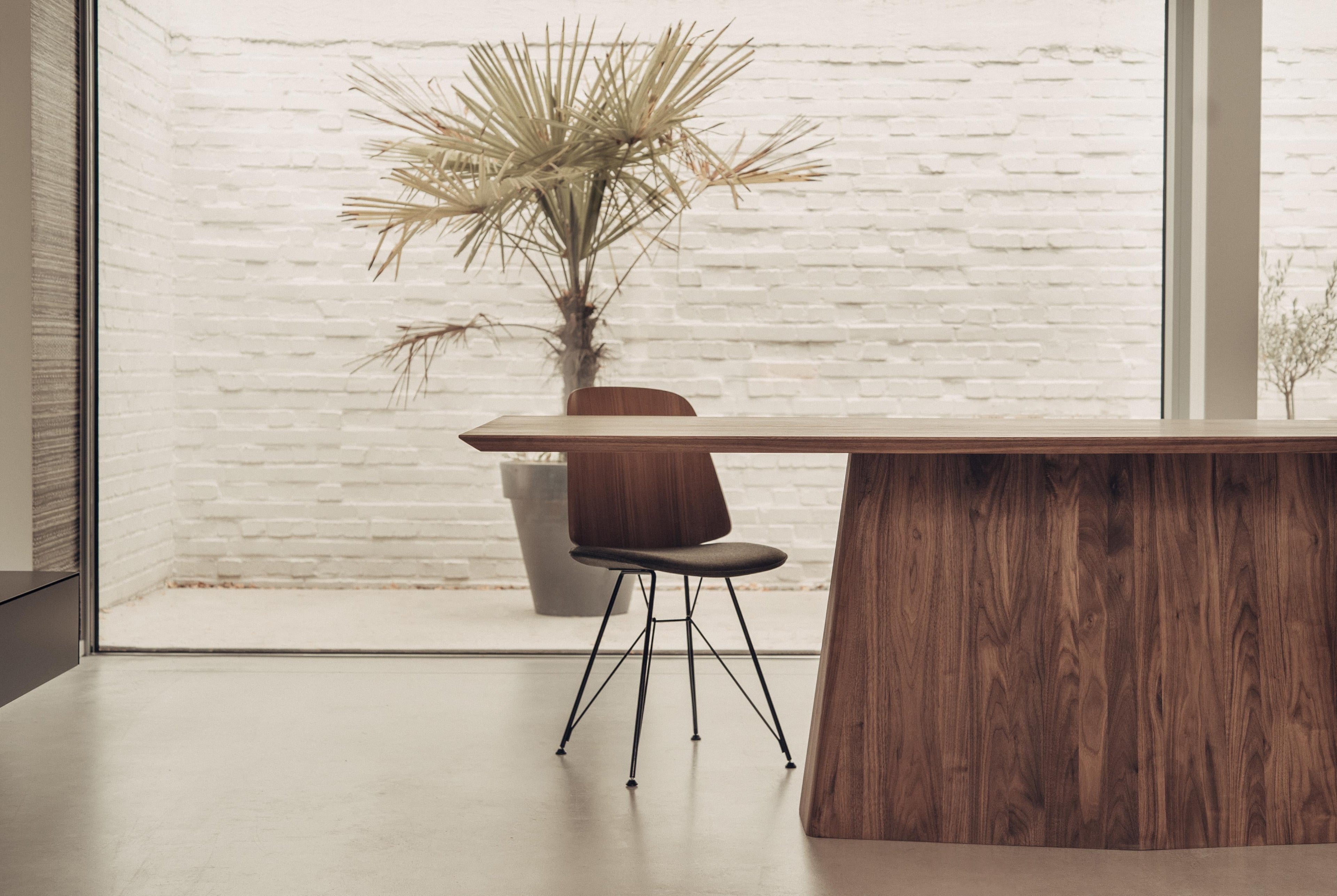 https://a.1stdibscdn.com/kluskens-adam-dining-table-for-sale-picture-5/f_60392/f_267514621641199042716/8BF084D9_8AAB_46CD_8555_307FAB434BC5_master.jpeg