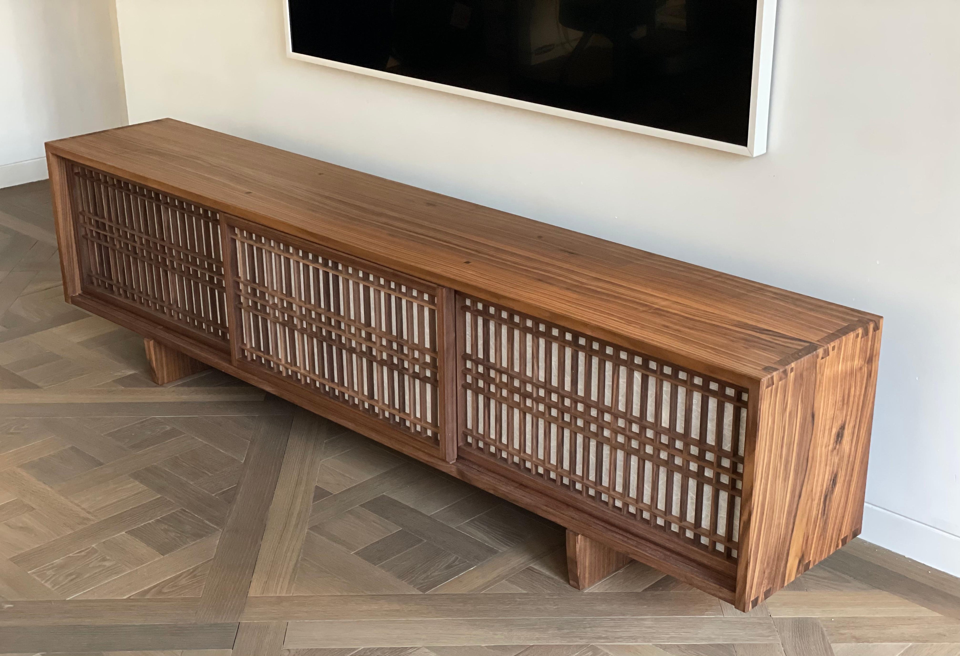 https://a.1stdibscdn.com/walnut-media-console-room-divider-with-sliding-shoji-doors-for-sale-picture-4/f_45782/f_227077621614352111759/8FEA9B09_8F53_4431_8145_8FA90F4070DC_master.jpeg