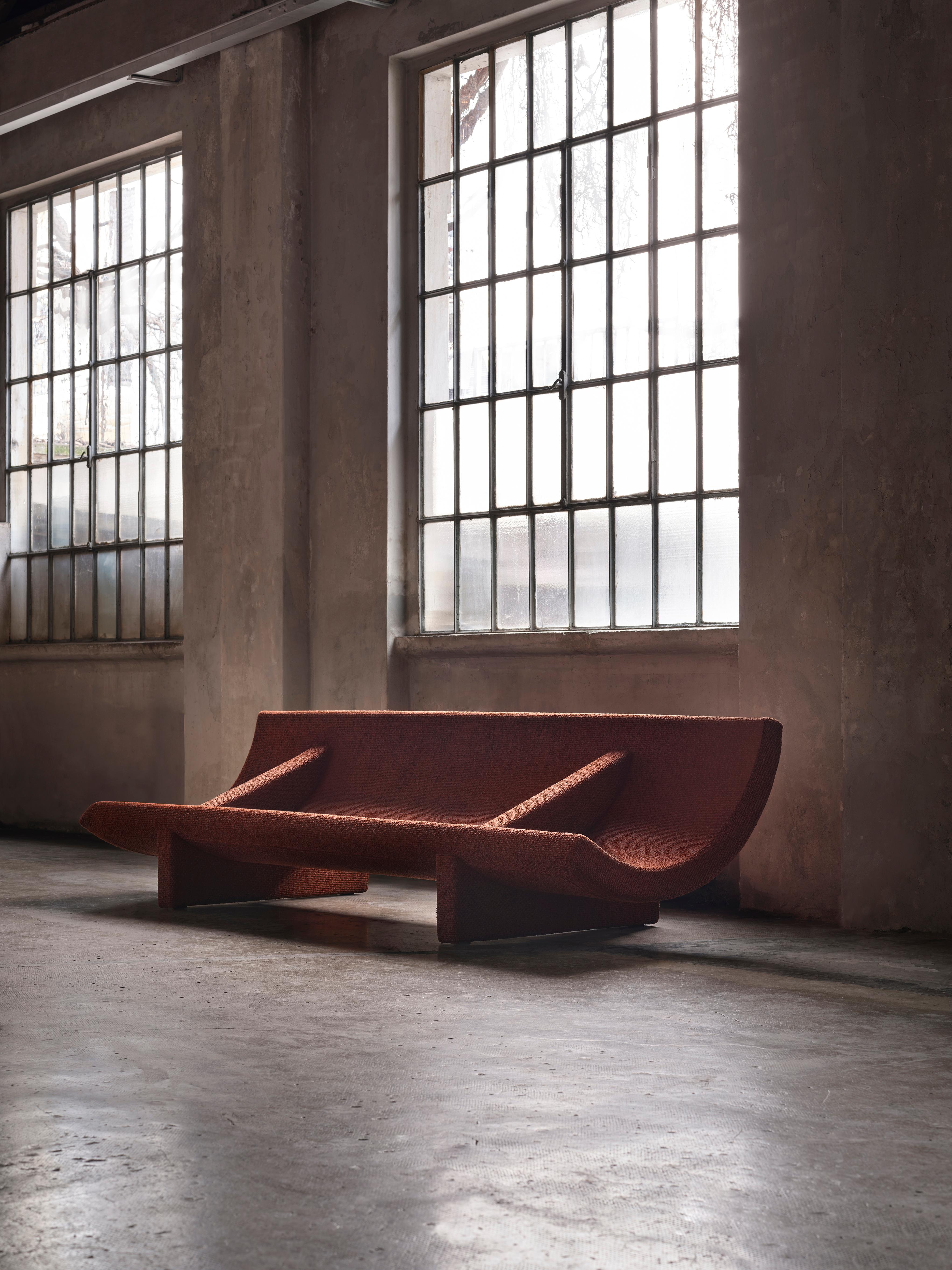 https://a.1stdibscdn.com/customizable-acerbis-trench-sofa-by-philippe-malouin-for-sale-picture-2/f_44652/f_450112021747160086212/8_Acerbis_NewCollection_2025_AlbertoStrada_master.jpg