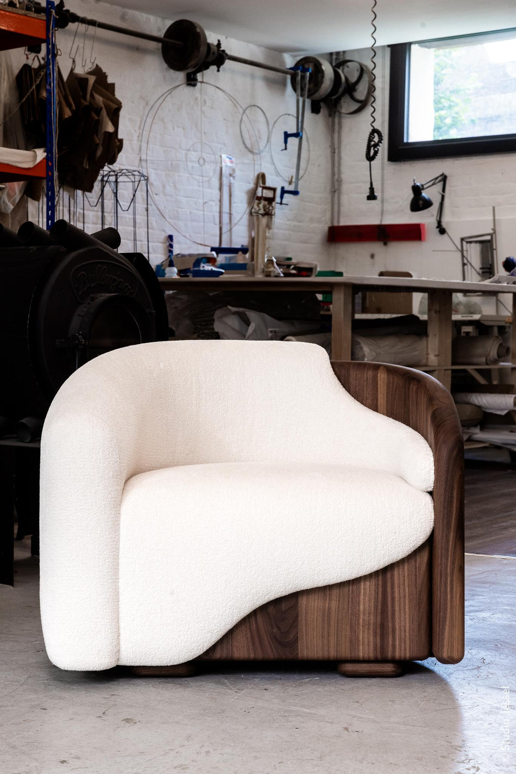 https://a.1stdibscdn.com/bruder-snow-armchair-by-guillaume-chevalier-for-sale-picture-7/f_12192/f_423599521731949548504/8_Ecume_armchair_Guillaume_Chevalier_HD__master.jpg