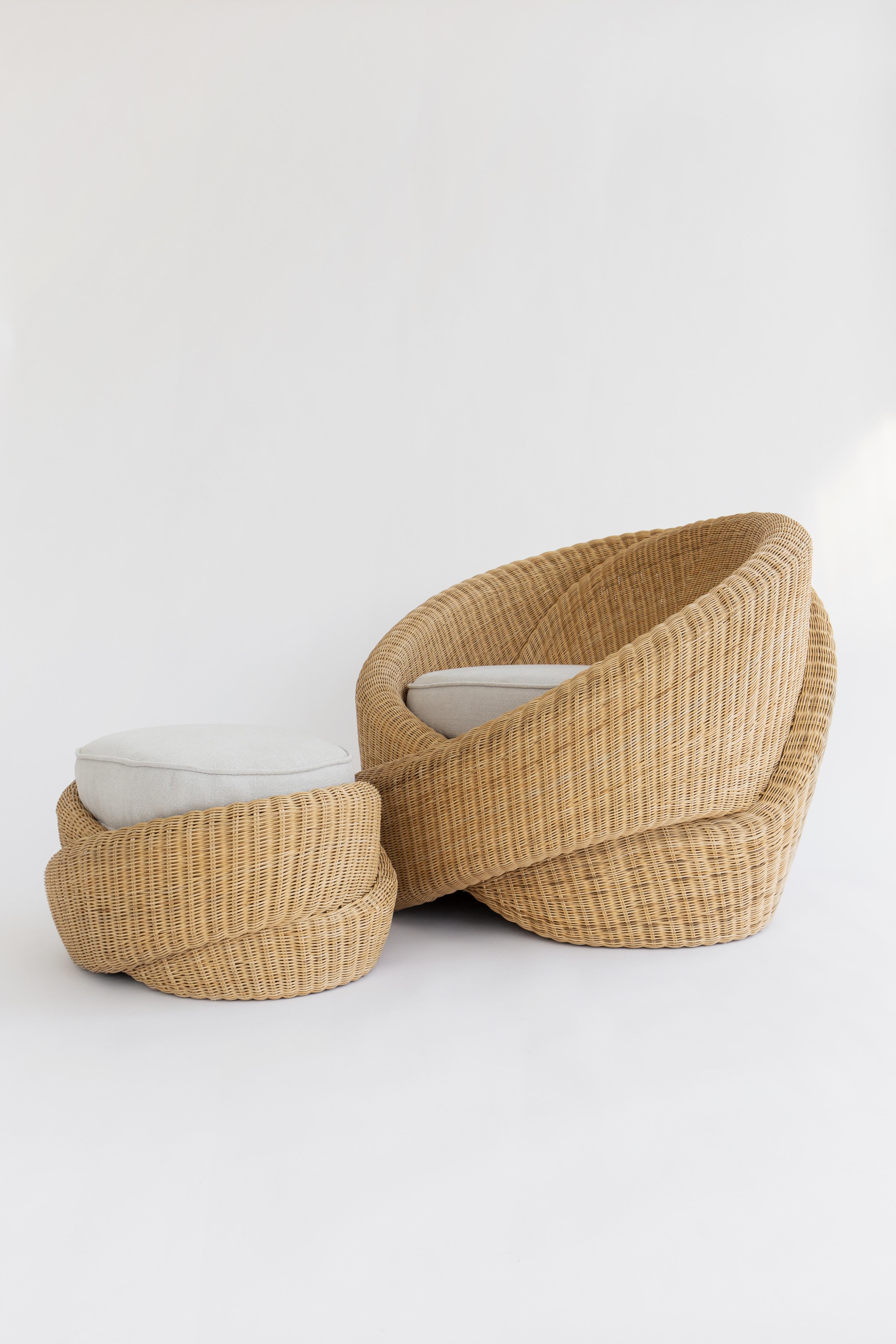 https://a.1stdibscdn.com/white-polyethylene-waterproof-rattan-outdoor-indoor-knotty-armchair-with-pillow-for-sale-picture-6/f_21743/f_224569921759079680446/8_master.jpg