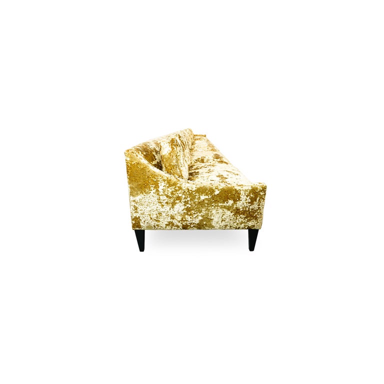 https://a.1stdibscdn.com/customizable-classic-sofa-with-crushed-velvet-and-shaped-back-pillows-for-sale-picture-8/f_21233/f_266271721640038097137/8_master.jpg?width=768