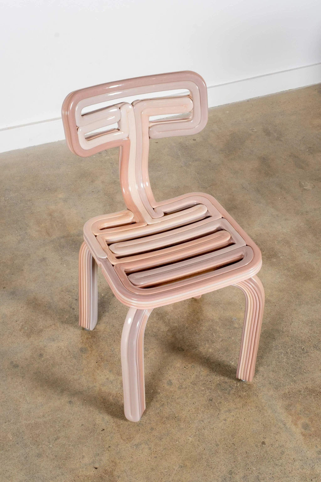 https://a.1stdibscdn.com/kooij-chubby-chair-in-potters-pink-by-dirk-van-der-kooij-for-sale-picture-6/f_105062/f_469214021759538297582/8_master.jpg