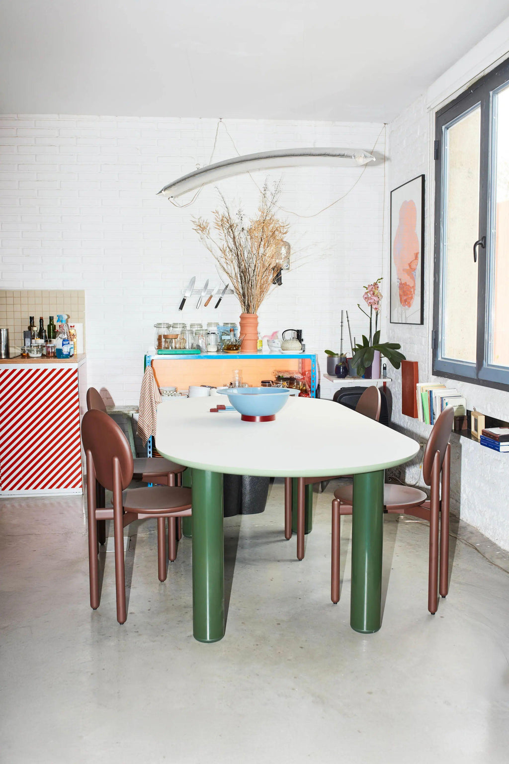 https://a.1stdibscdn.com/eclipso-round-dining-table-in-veneered-mdf-recycled-aluminum-by-jaime-hayon-for-sale-picture-4/f_12192/f_486225921770061756050/8ae2e3008bdb7df78efbcd64eda300d8bd955be4_3475x5213_master.jpg