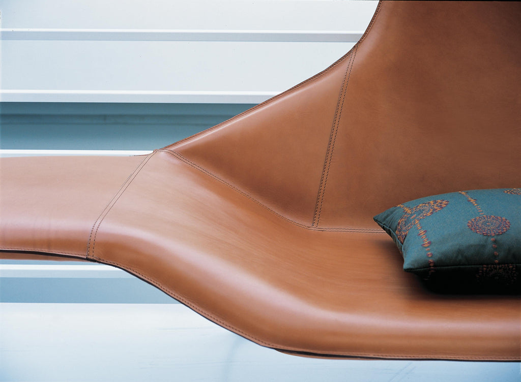 https://a.1stdibscdn.com/zanotta-lama-lounge-chair-in-brown-leather-with-graphite-steel-frame-for-sale-picture-2/22569652/f_288423521653653867784/921_2IG01_master.jpg