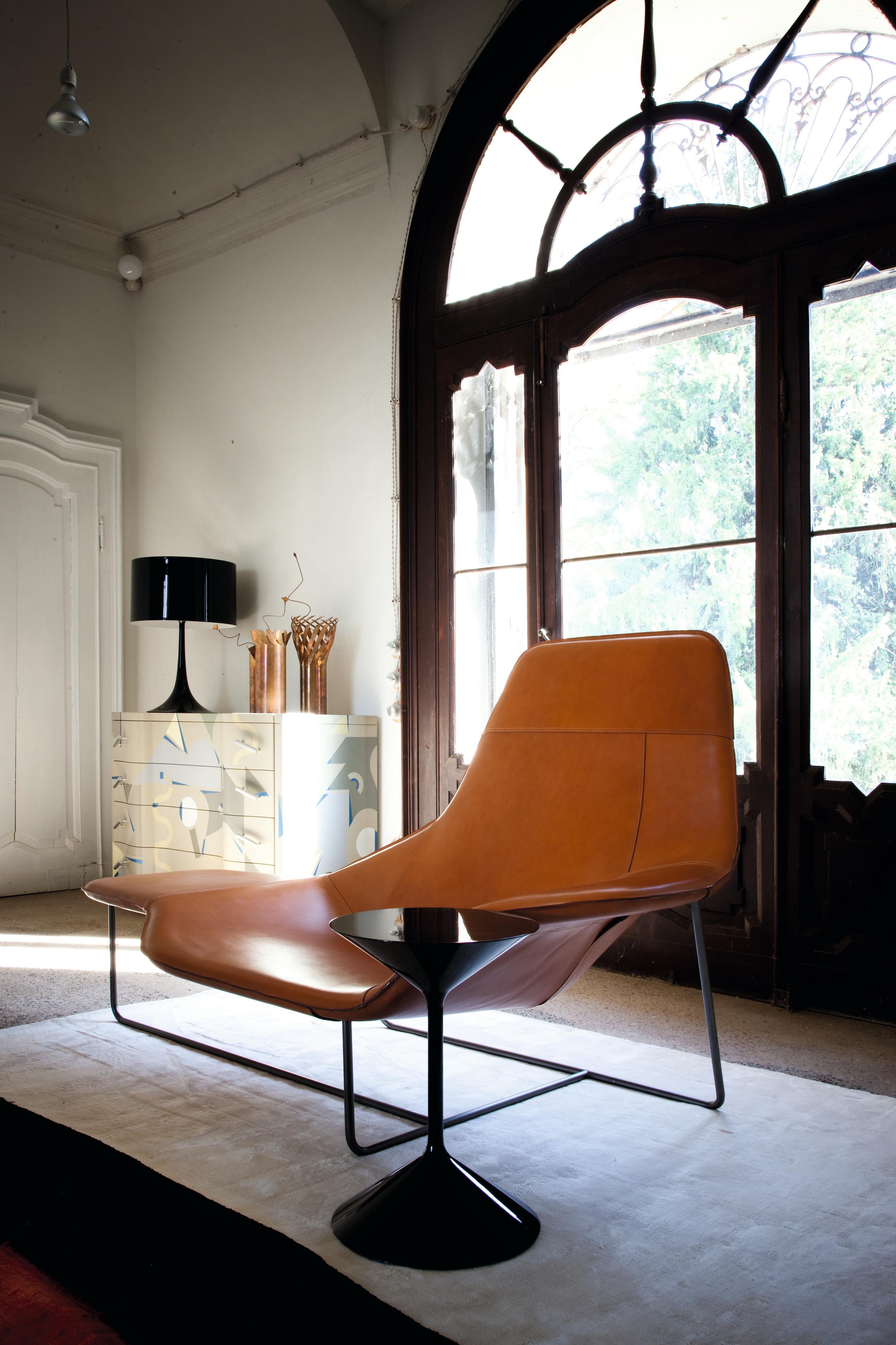 https://a.1stdibscdn.com/zanotta-lama-lounge-chair-in-brown-leather-with-graphite-steel-frame-for-sale-picture-4/22569652/f_288423521653653890960/921_3IG01_master.jpg