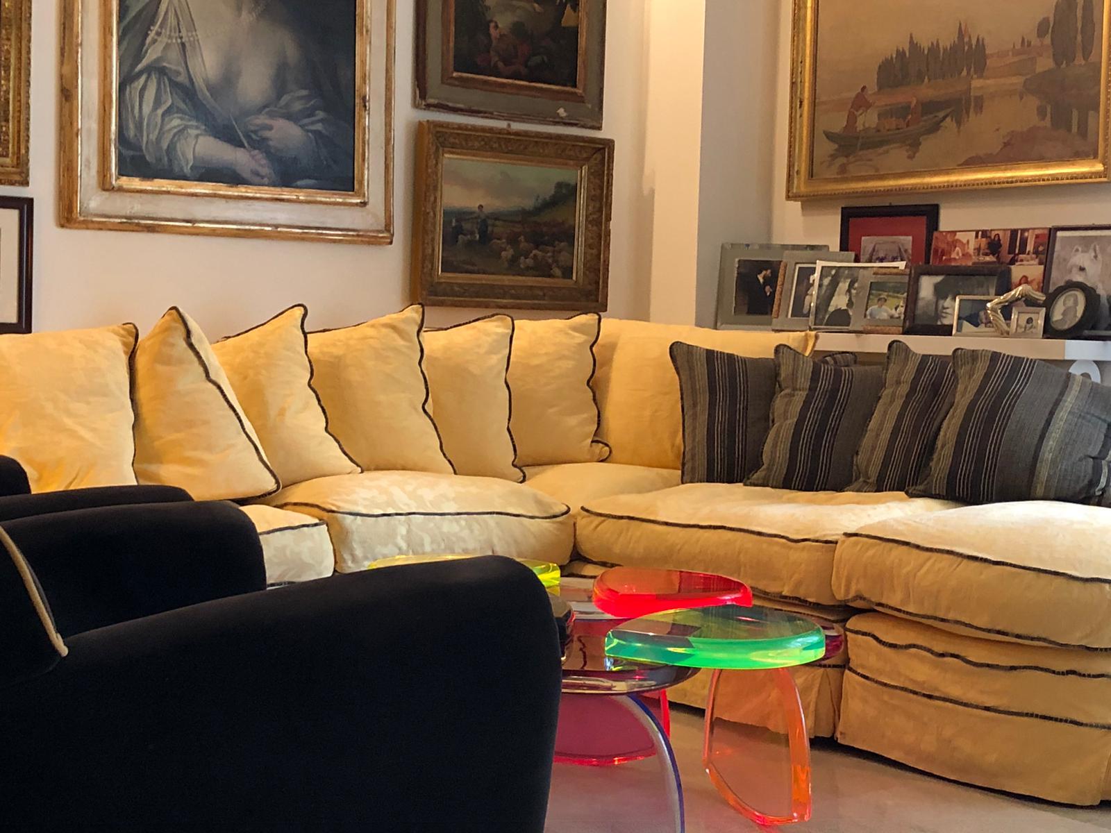 https://a.1stdibscdn.com/coffee-table-bon-bon-model-by-studio-superego-italy-for-sale-picture-7/f_21403/f_369632521699288748835/9250a5c4_e169_4e25_8af7_8572415ba31a_master.JPG