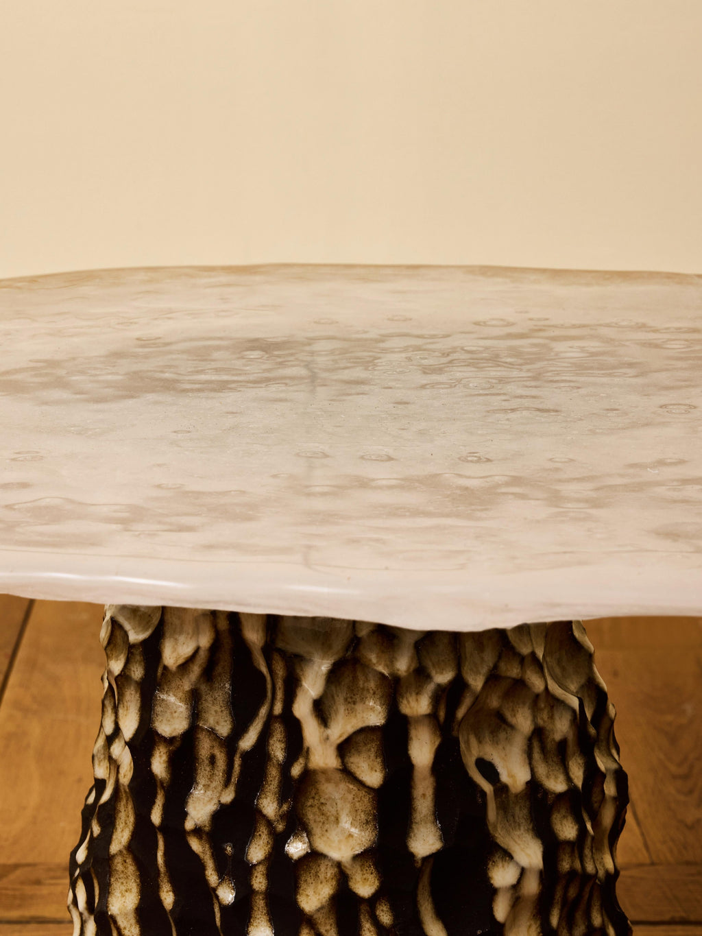 https://a.1stdibscdn.com/ceramic-and-glass-table-by-s-leo-for-galerie-glustin-for-sale-picture-7/f_9680/f_487237021770643083937/9311K0041_312_master.jpg