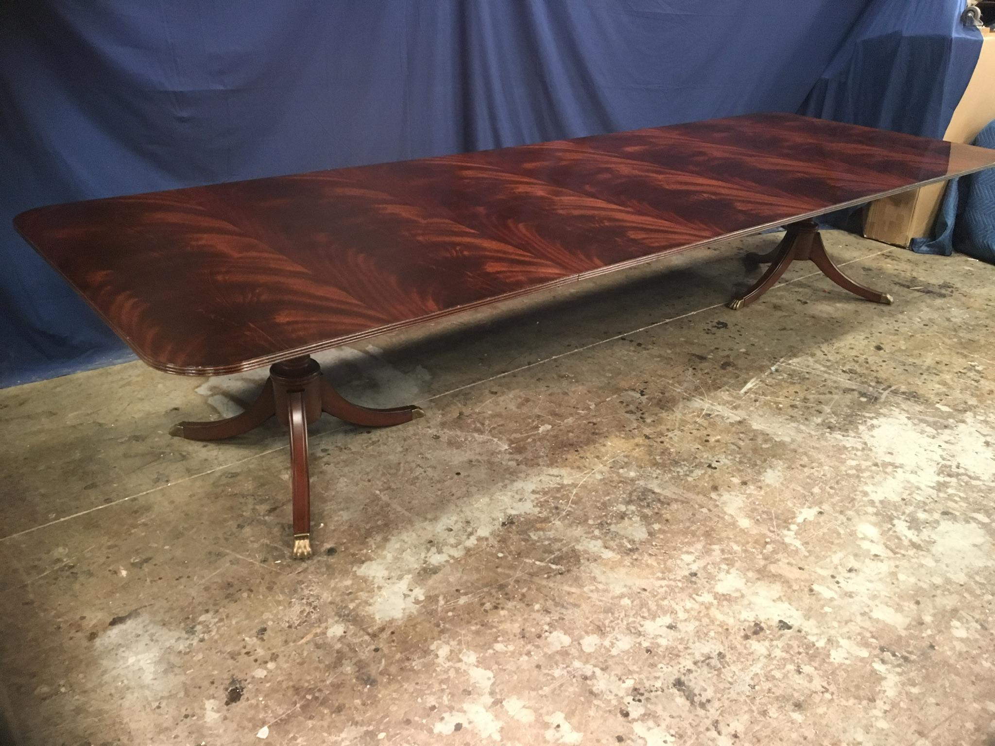 https://a.1stdibscdn.com/custom-large-crotch-mahogany-georgian-style-dining-table-by-leighton-hall-for-sale-picture-6/f_44162/f_152993411561984649031/938F6EAD_91FD_462F_8C71_F6C002BB8FE4_master.jpeg