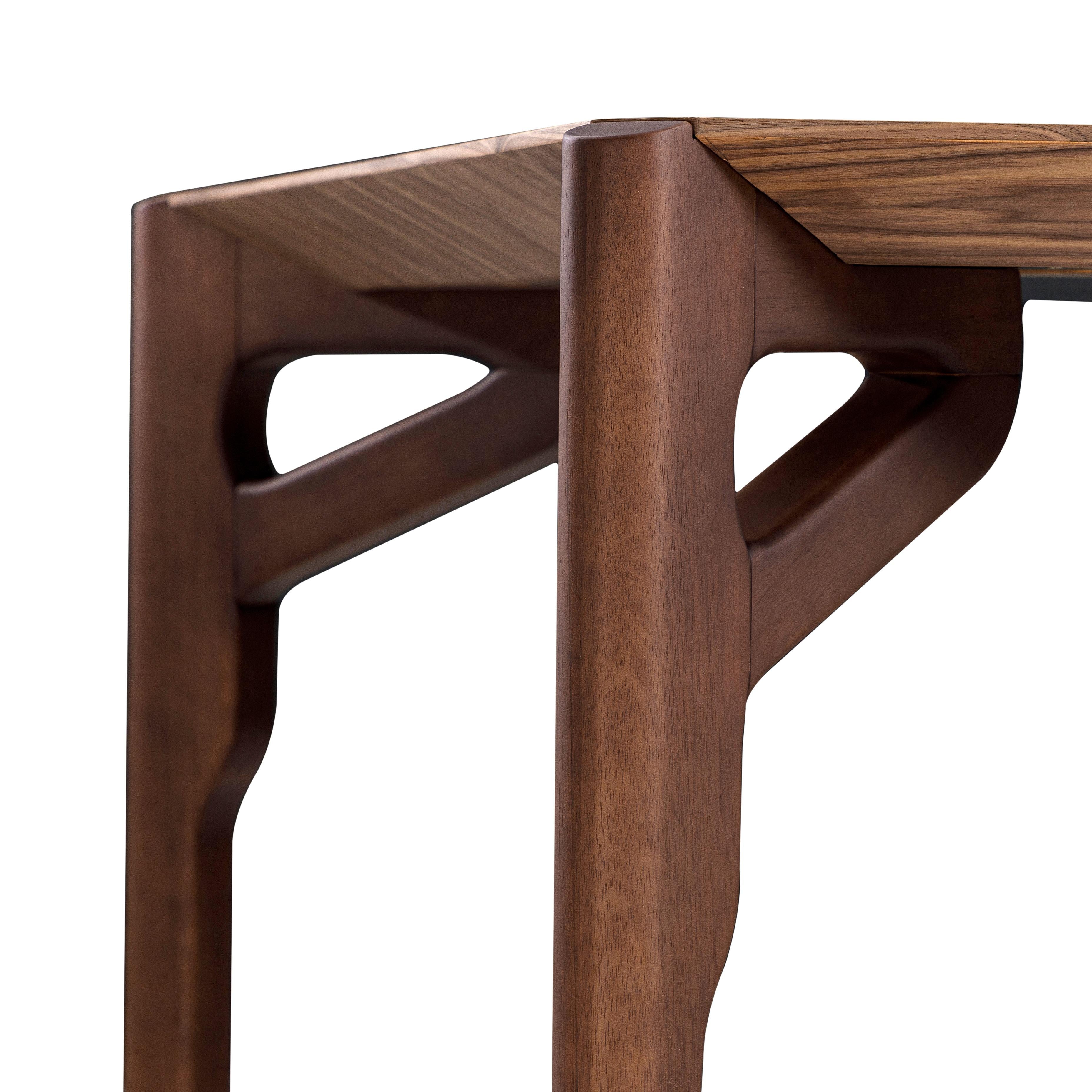 https://a.1stdibscdn.com/hawk-dining-table-with-a-walnut-veneered-table-top-70-for-sale-picture-6/f_52822/f_345272821685469135367/93tDrSfHxLDO4BNRsHlbRg__master.jpg