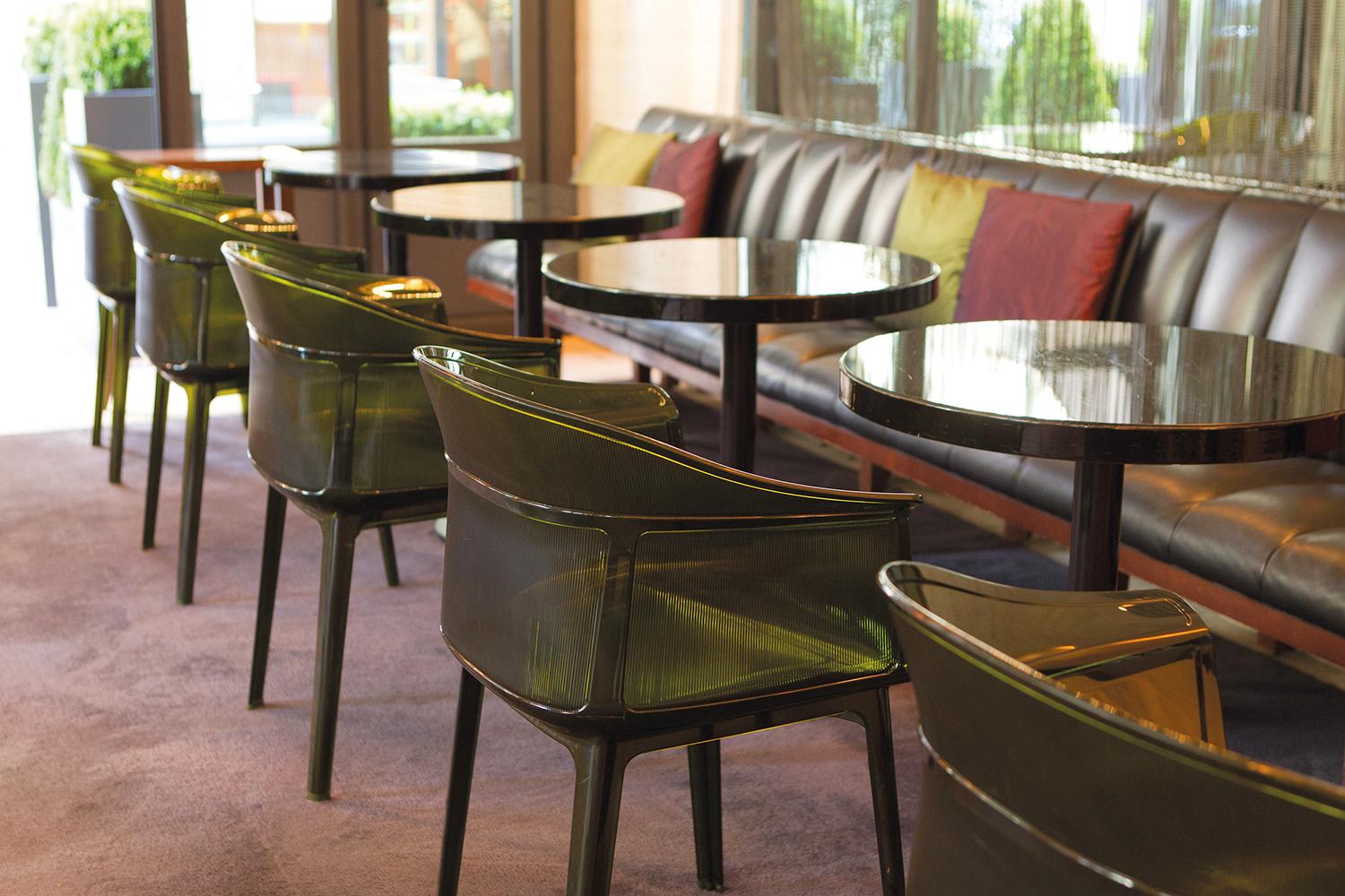 https://a.1stdibscdn.com/set-of-2-kartell-papyrus-chair-in-olive-green-by-ronan-erwan-bouroullec-for-sale-picture-6/f_45362/f_243620221625067953691/_95C0389_master.jpg