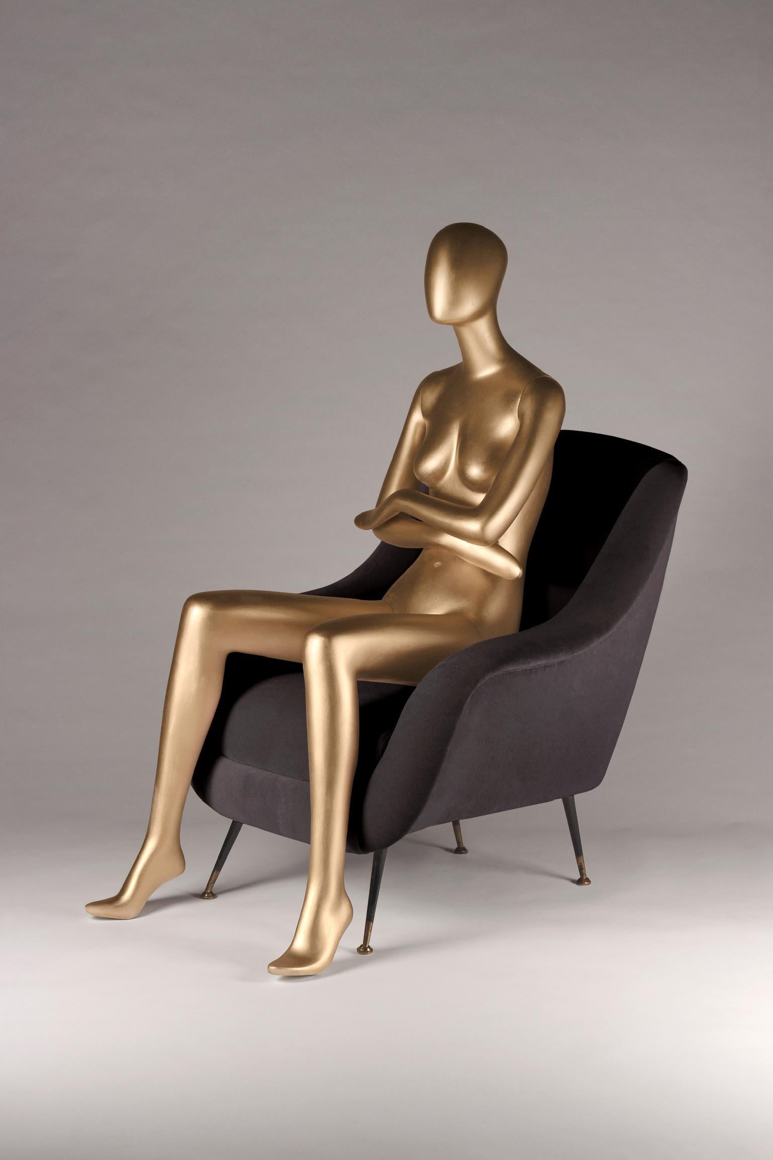 https://a.1stdibscdn.com/mid-century-style-italian-lounge-chair-black-for-sale-picture-4/f_28683/f_156472421570282970830/986F7323_3AAD_4A82_A952_CC9F52AD3CA6_master.jpeg