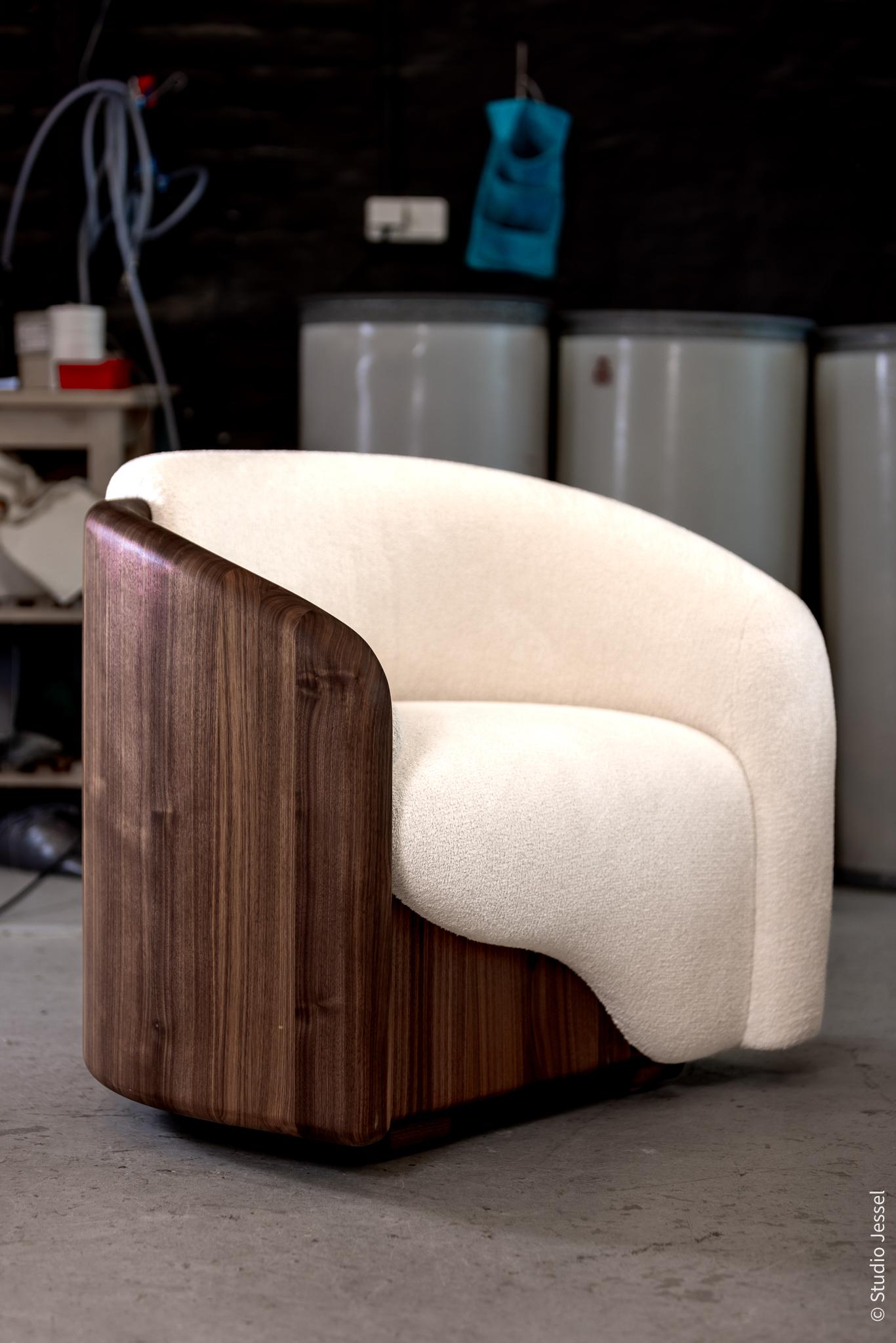 https://a.1stdibscdn.com/bruder-snow-armchair-by-guillaume-chevalier-for-sale-picture-8/f_12192/f_423599521731949547963/9_Ecume_armchair_Guillaume_Chevalier_HD__master.jpg