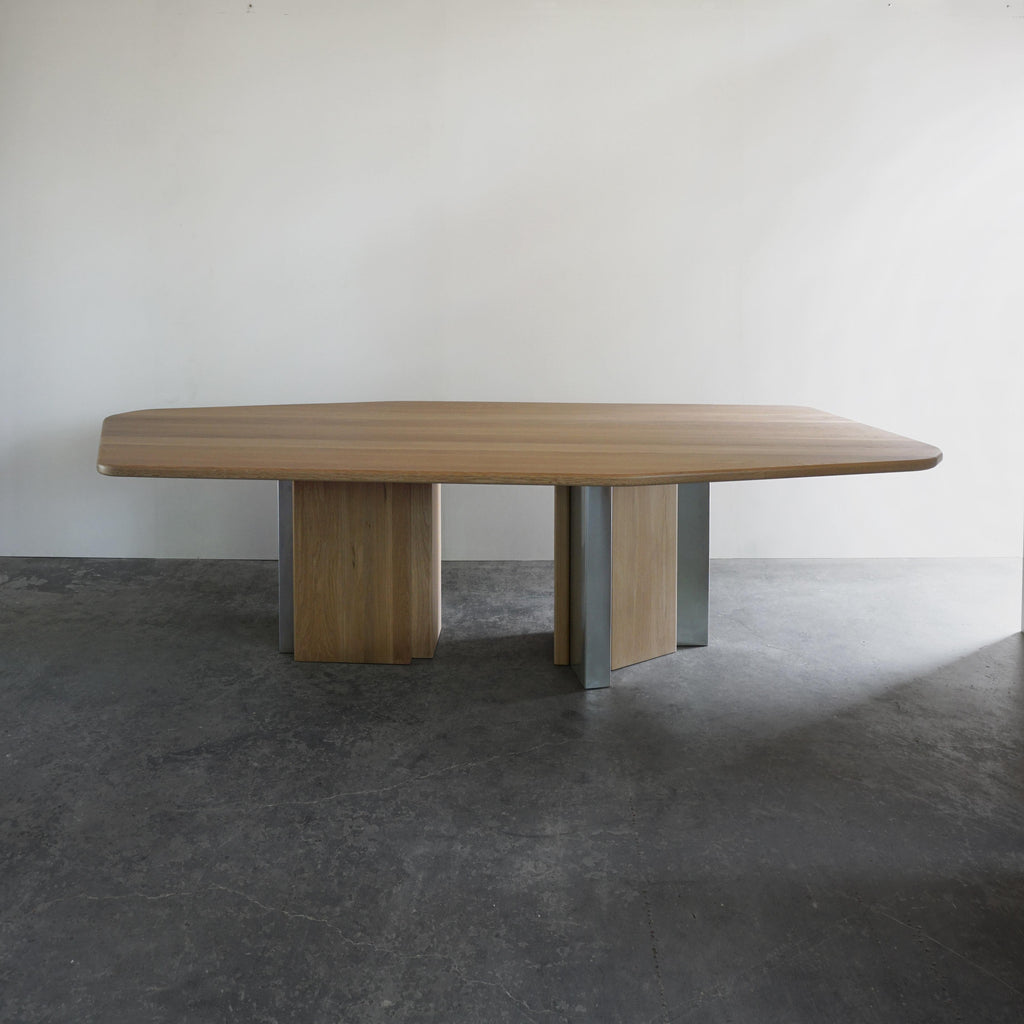 https://a.1stdibscdn.com/diamond-table-white-oak-polished-aluminum-double-pedestal-base-simon-johns-for-sale-picture-4/f_26473/f_171847911576014178712/9_foot_web_master.jpg