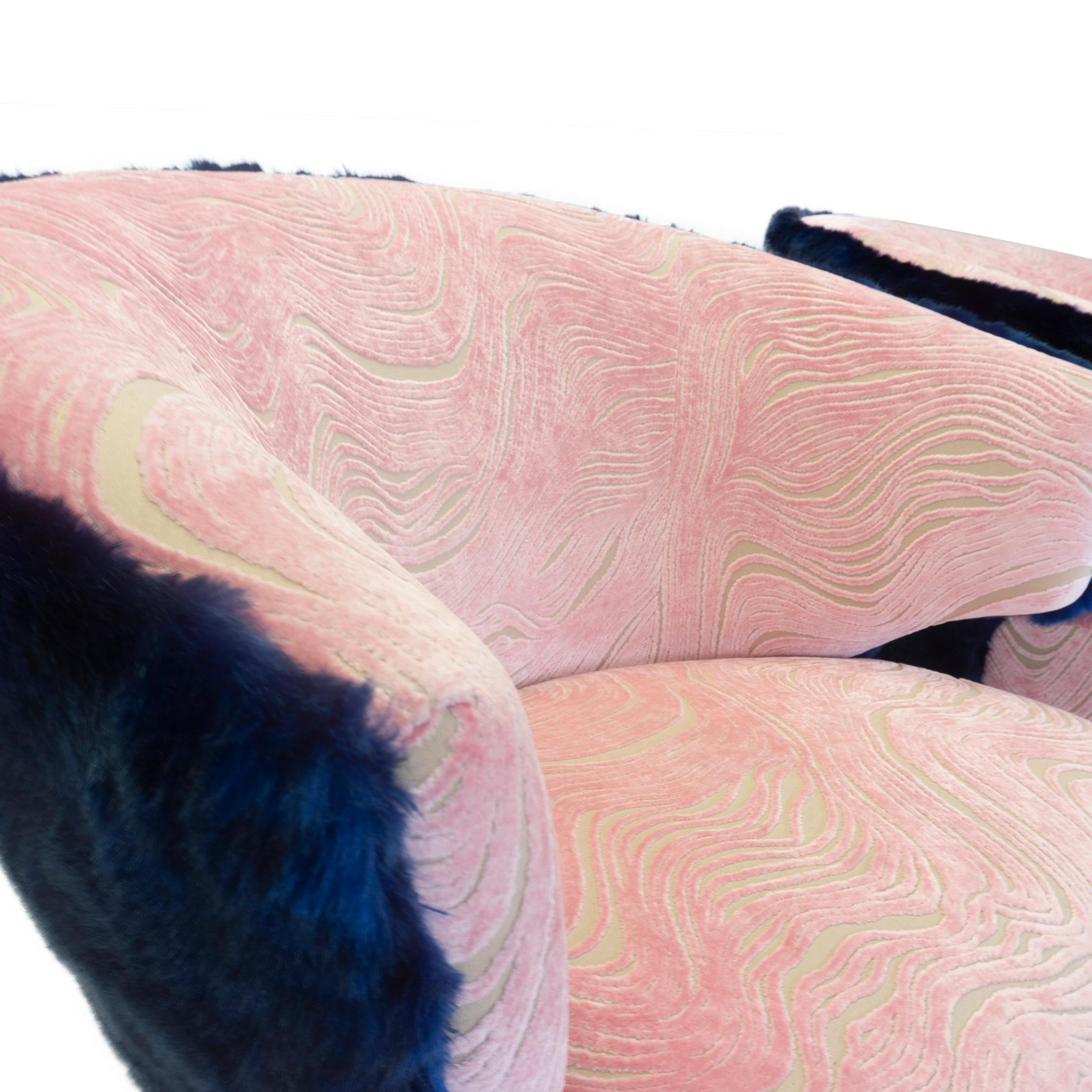 https://a.1stdibscdn.com/modern-winged-swivel-chair-with-pink-cut-velvet-and-cobalt-faux-fur-for-sale-picture-9/f_21233/f_223742321612992901091/9_master.jpg