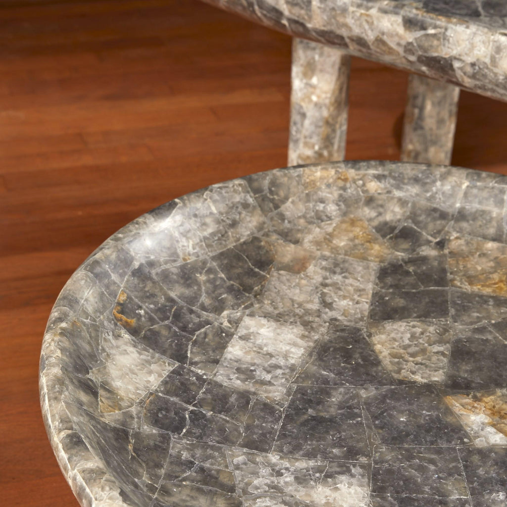 https://a.1stdibscdn.com/staggered-coffee-tables-in-rock-crystal-studio-glustin-for-sale-picture-2/f_9680/f_367663421698157201401/9e42ed27_9b36_409c_883e_26cbba2ead02_detail_tables_b_grises_1_a_master.jpg
