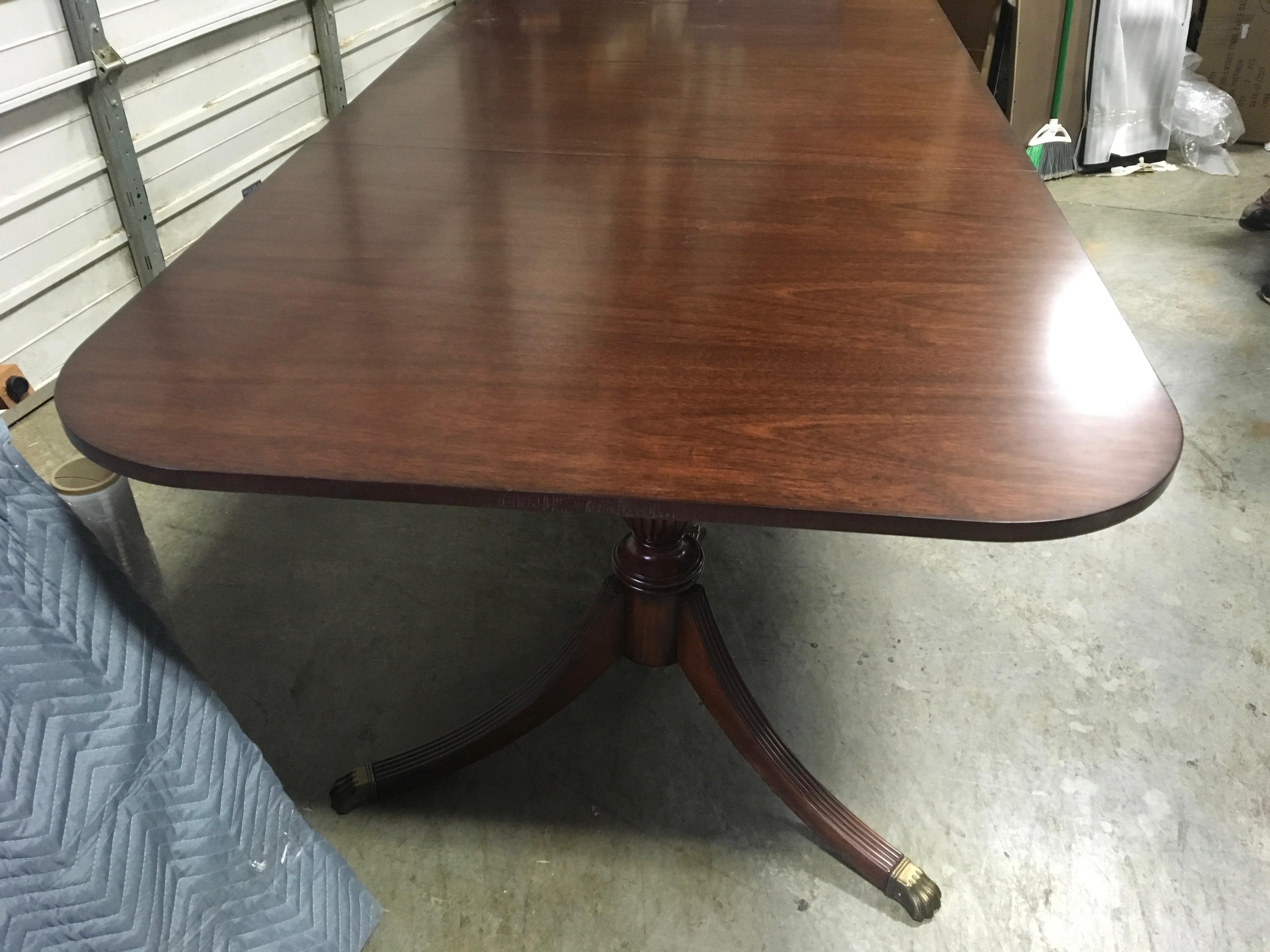 https://a.1stdibscdn.com/custom-cathedral-mahogany-georgian-style-dining-table-by-leighton-hall-for-sale-picture-6/f_44162/f_153911621562621258901/A4EB42EA_D50C_4574_BE0B_3DEEE5BF2801_master.jpeg