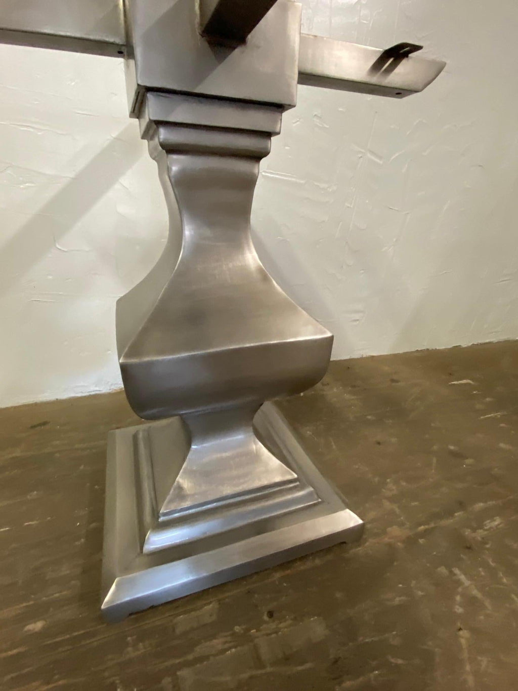 https://a.1stdibscdn.com/nickel-plated-iron-pedestal-base-base-only-for-sale-picture-8/f_8334/f_12184413/A501F18A_1329_477F_851B_1637006709437_master.jpg