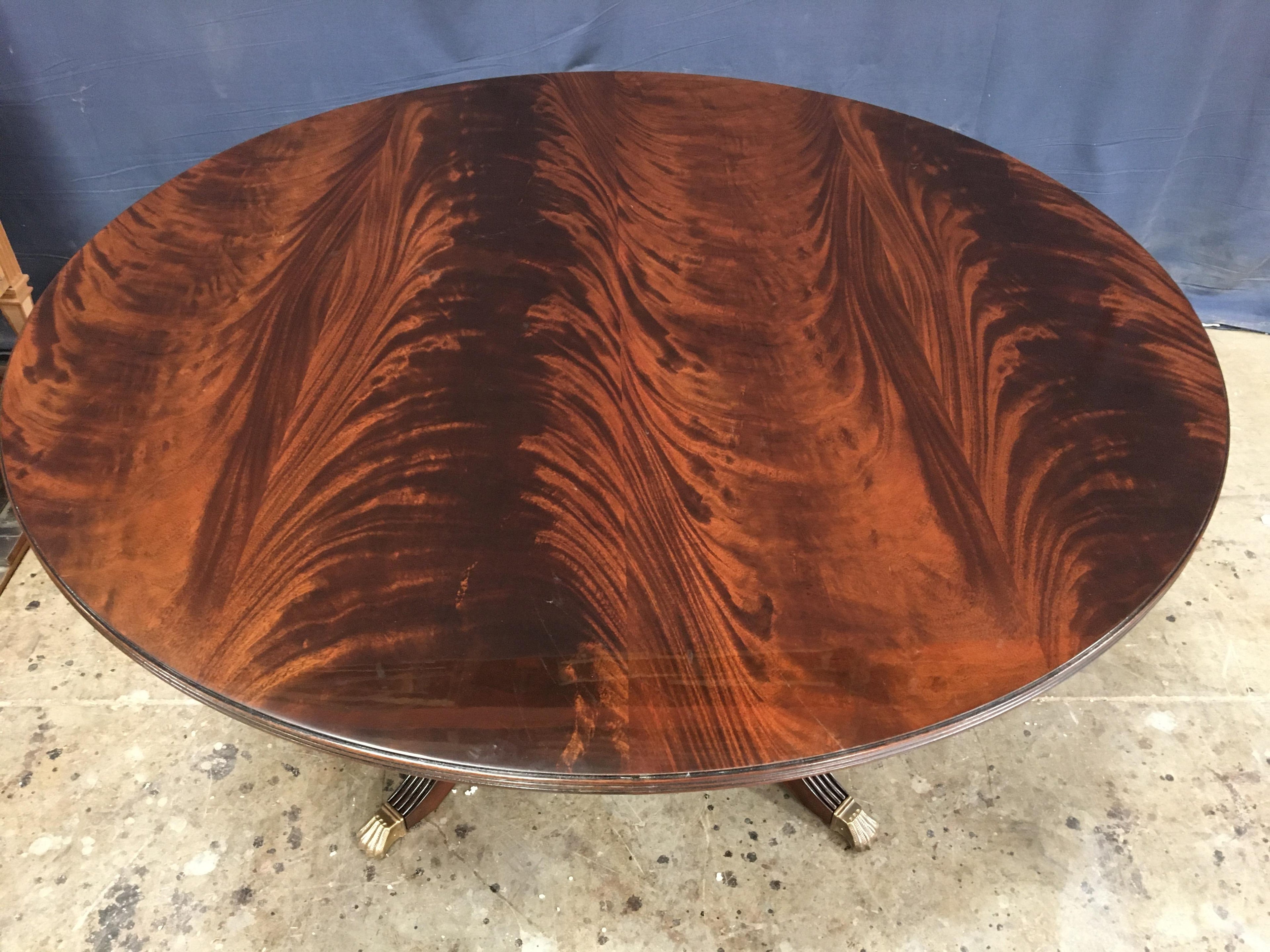 https://a.1stdibscdn.com/round-crotch-mahogany-georgian-style-pedestal-dining-table-by-leighton-hall-for-sale-picture-6/f_44162/f_235522621619554984825/A5D3A8E4_633E_4430_902D_A8731471B689_master.jpeg