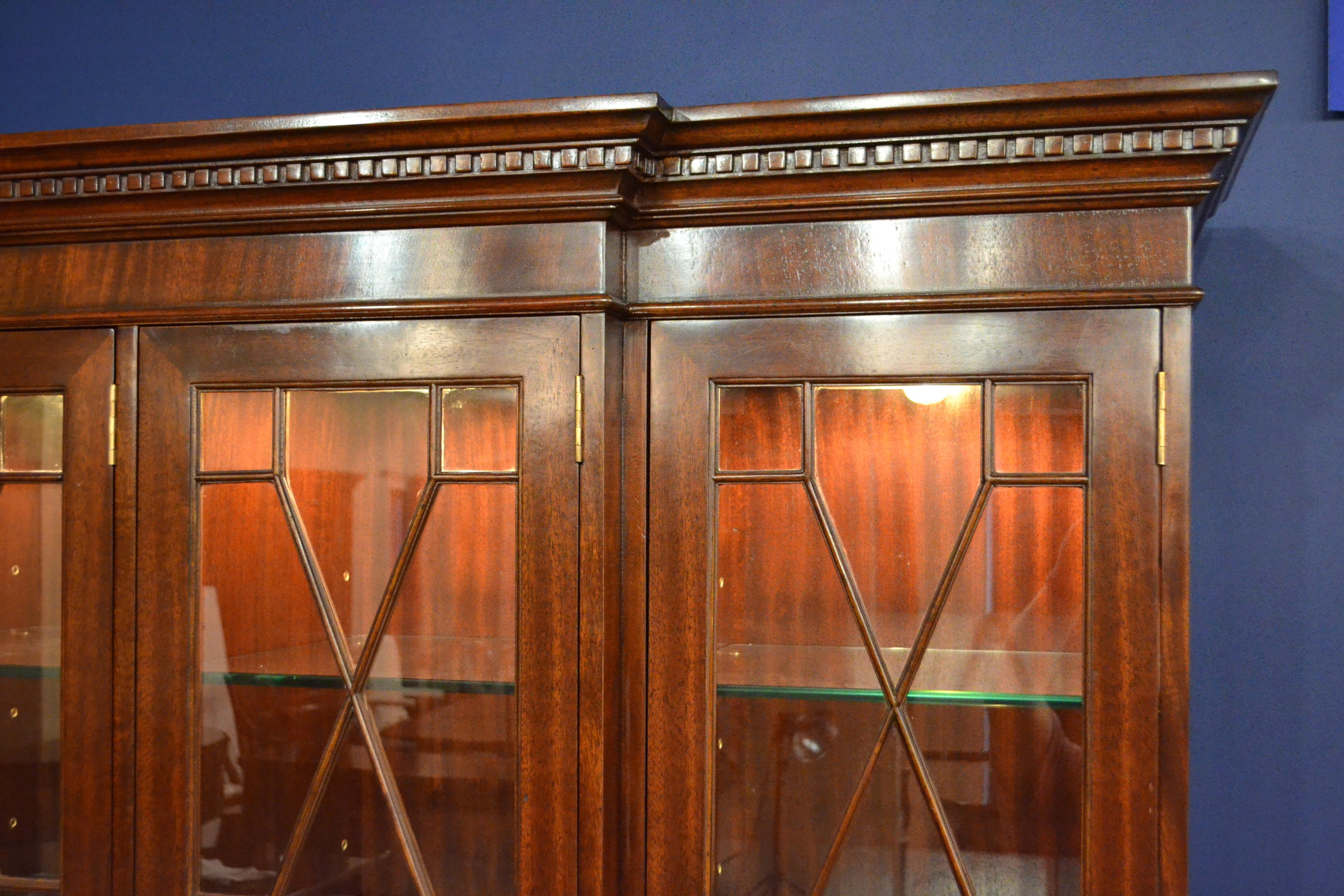 https://a.1stdibscdn.com/mahogany-georgian-style-four-door-bookcase-china-cabinet-by-leighton-hall-for-sale-picture-7/f_44162/f_154103421562767179545/AC2C94BB_878D_4BDF_A7B1_1126C2D32481_master.jpeg