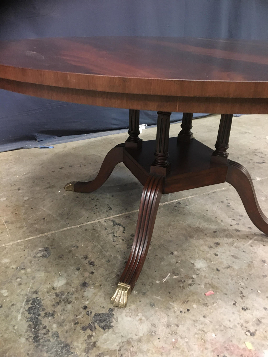 https://a.1stdibscdn.com/60-in-round-mahogany-georgian-style-pedestal-dining-table-by-leighton-hall-for-sale-picture-14/f_44162/f_22726482/AC437E2C_71D1_4F3F_9279_1614449768844_master.jpeg