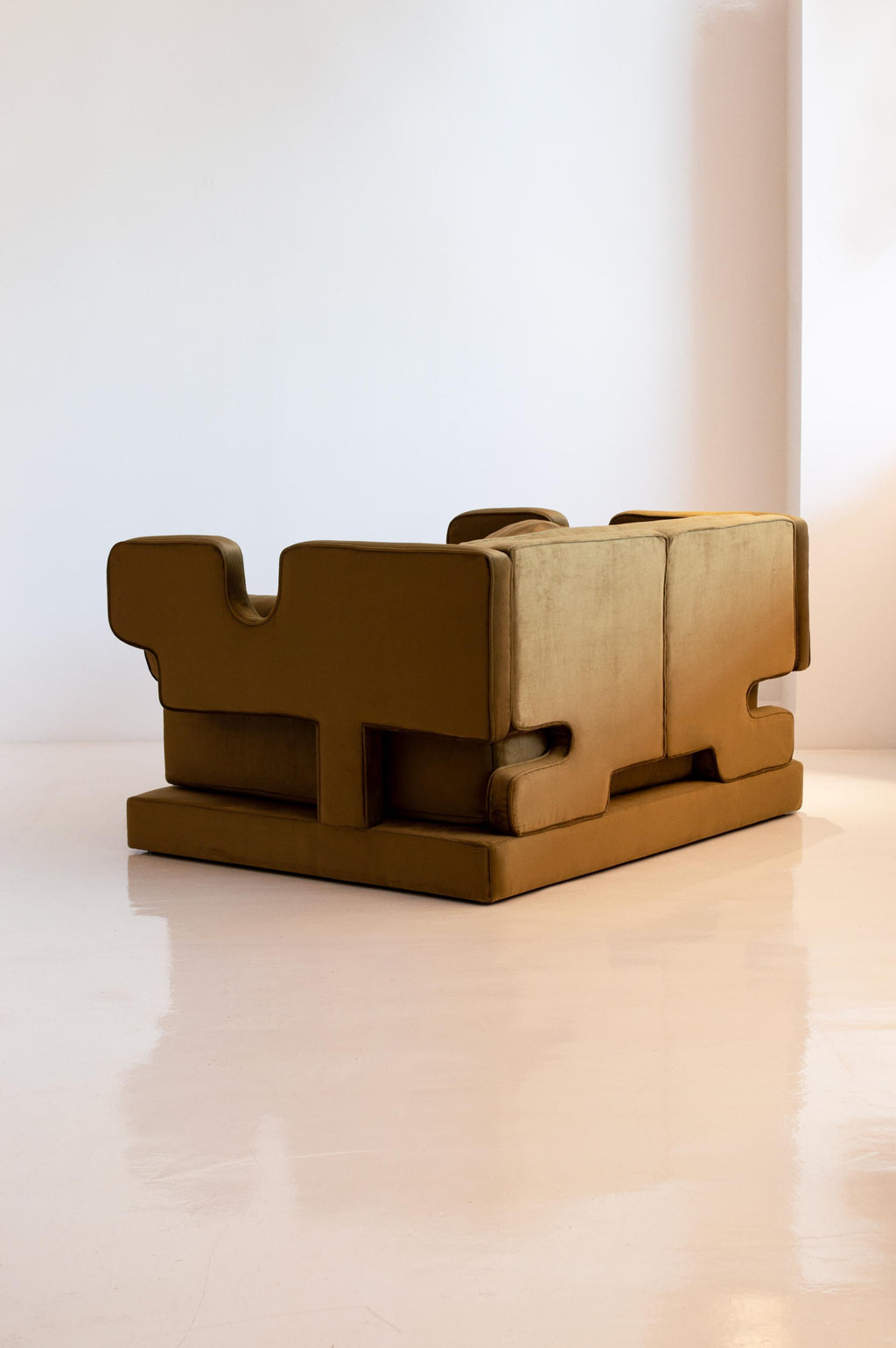 https://a.1stdibscdn.com/customizable-velvet-armchair-janum-i-different-available-colors-olive-green-for-sale-picture-6/f_53312/f_494102921774645088496/ACOOCOORO_0438_EDIT_master.jpg