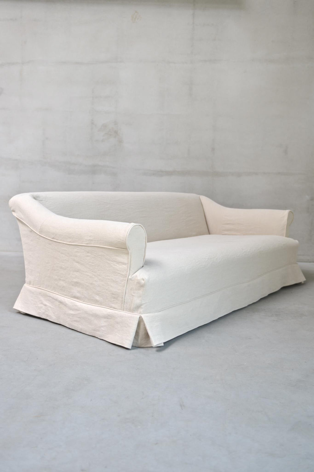 https://a.1stdibscdn.com/sophie-sofa-by-am-designs-for-sale-picture-4/f_102622/f_456797021751376480152/ACT_SEA_SOF_10000_1_master.jpg