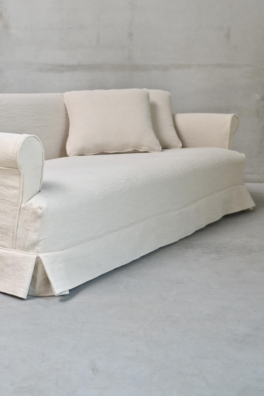 https://a.1stdibscdn.com/sophie-sofa-by-am-designs-for-sale-picture-6/f_102622/f_456797021751376480245/ACT_SEA_SOF_10000_3_2_master.jpg