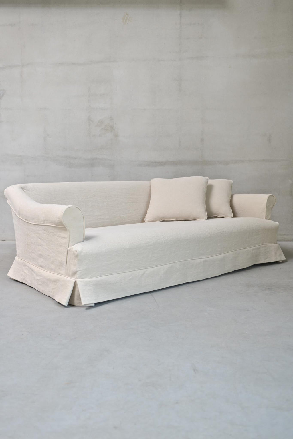https://a.1stdibscdn.com/sophie-sofa-by-am-designs-for-sale-picture-5/f_102622/f_456797021751376480172/ACT_SEA_SOF_10000_4_master.jpg