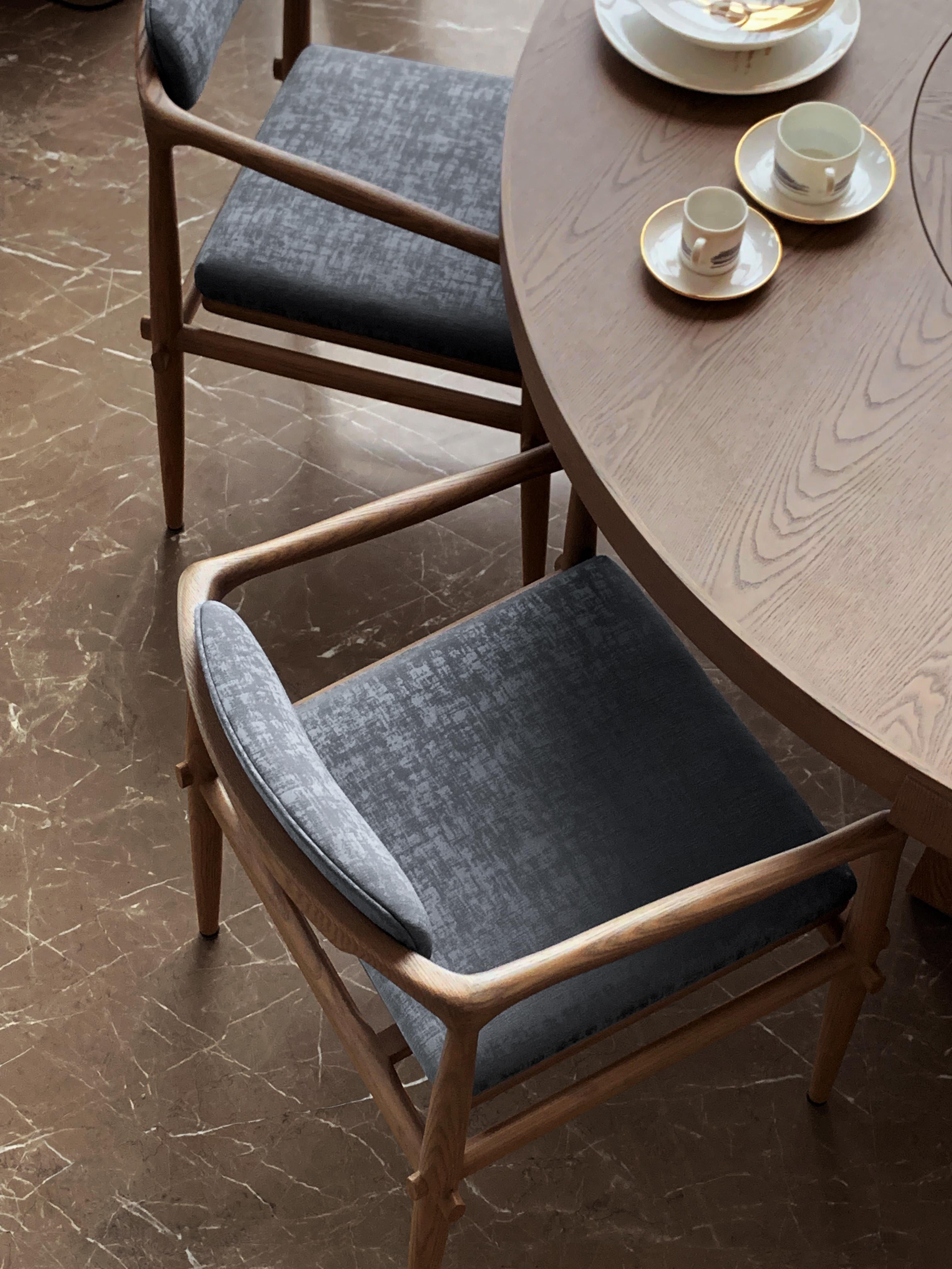 https://a.1stdibscdn.com/round-dining-table-with-lazy-susan-160cm-interlock-andre-fu-living-grey-oak-new-for-sale-picture-7/f_52392/f_188961521588237497977/AFL_Collection_AB_MV_Mood_Image_20_master.jpg