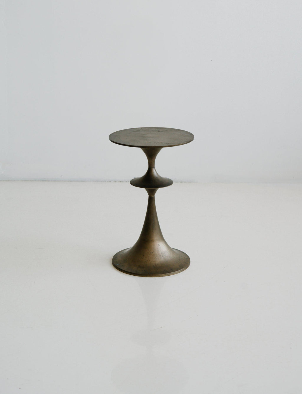 https://a.1stdibscdn.com/umaid-table-in-cast-brass-small-for-sale-picture-14/f_71162/f_307669221685628728160/AKMD_21158_master.jpg