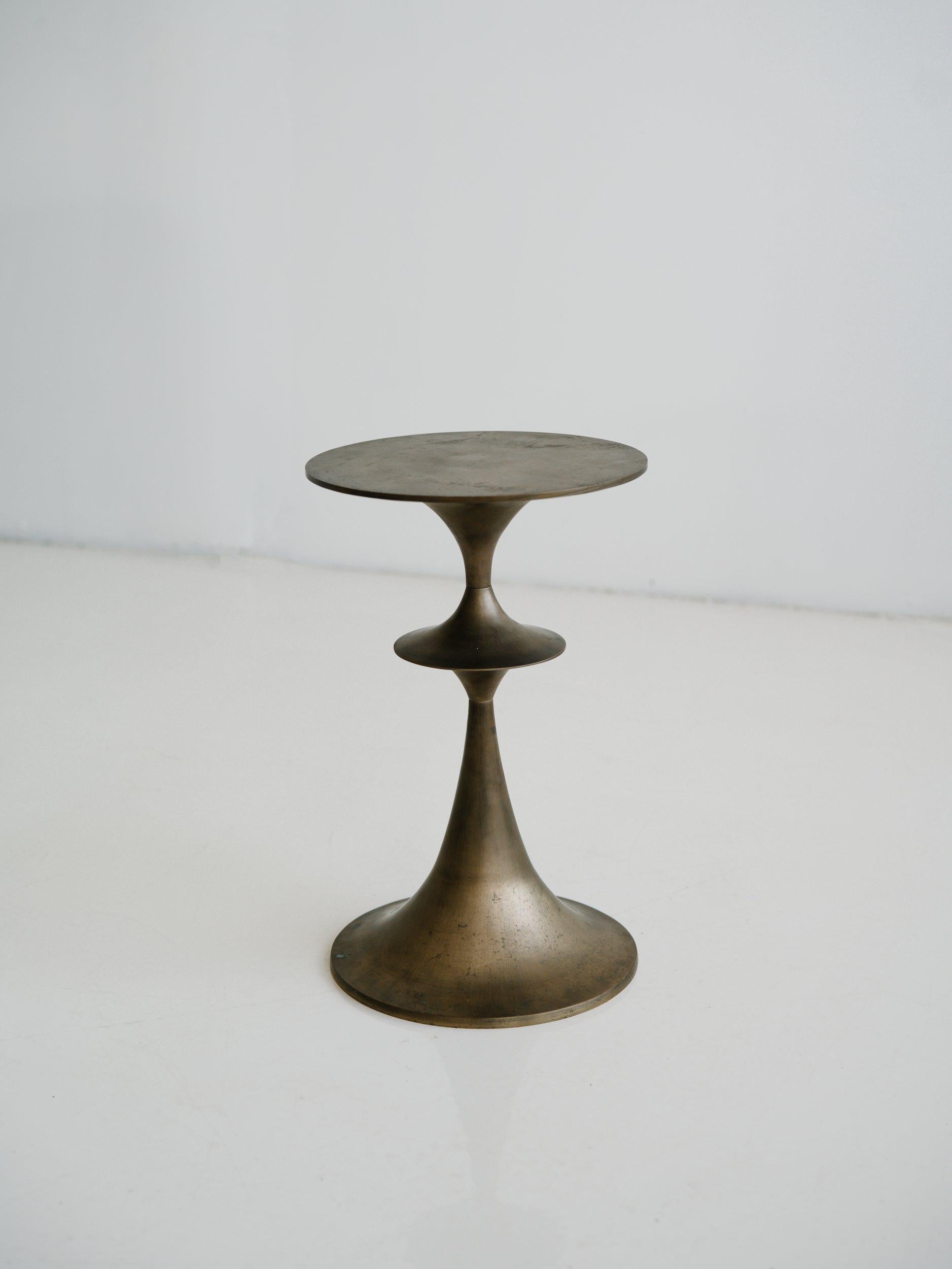 https://a.1stdibscdn.com/umaid-table-in-cast-brass-small-for-sale-picture-8/f_71162/f_307669221685628638702/AKMD_21172_master.jpg